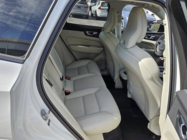 new 2025 Volvo XC60 car