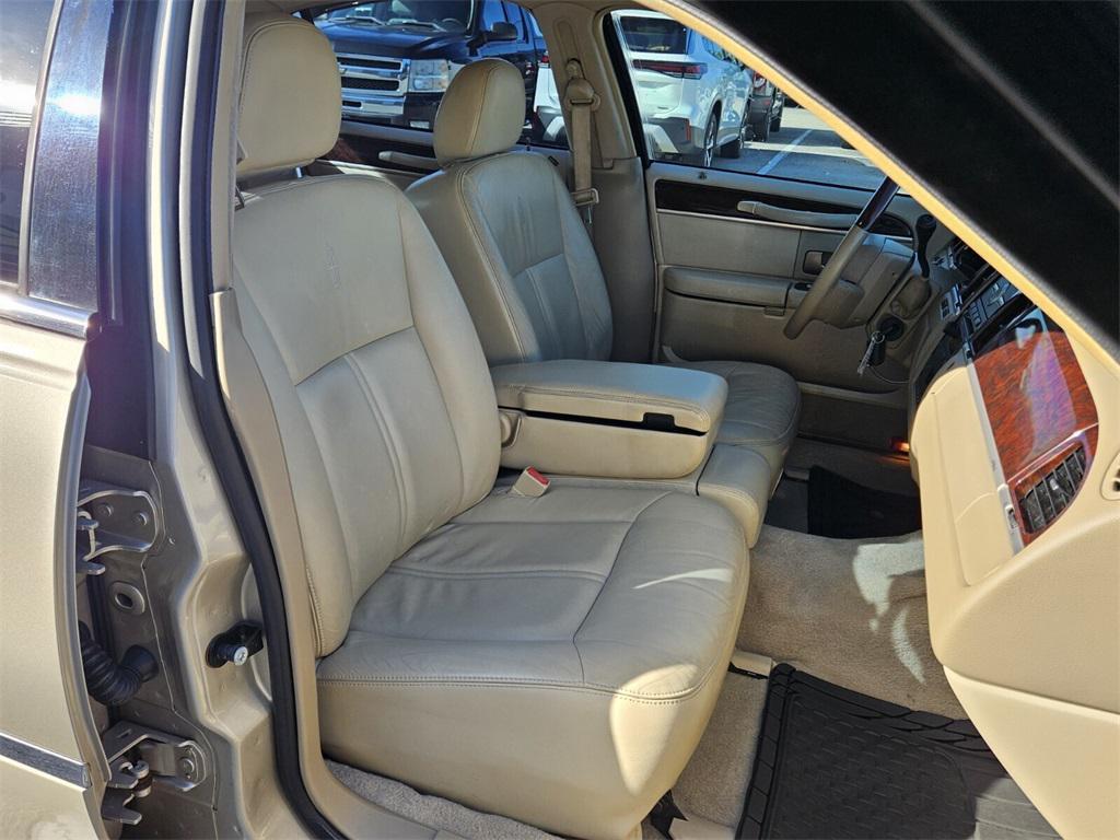 used 2008 Lincoln Town Car car, priced at $7,995