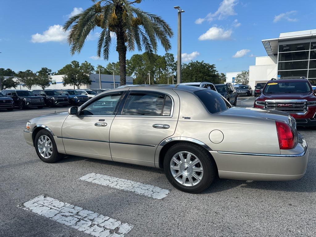used 2008 Lincoln Town Car car, priced at $8,495