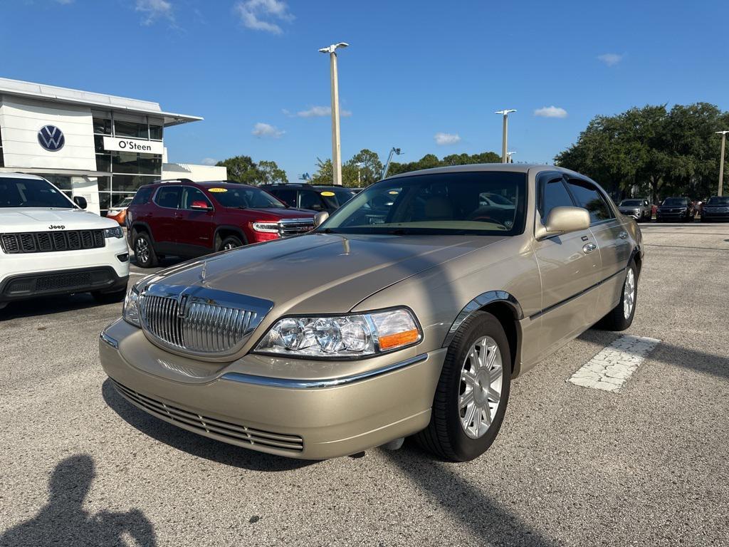 used 2008 Lincoln Town Car car, priced at $8,495