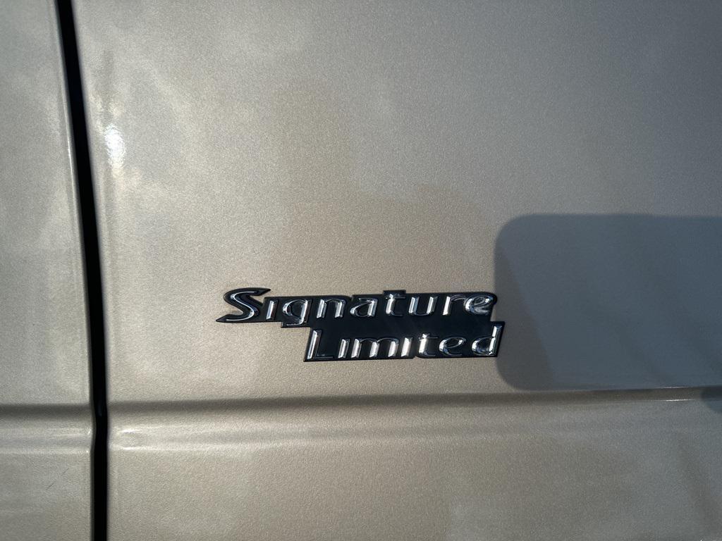 used 2008 Lincoln Town Car car, priced at $8,495
