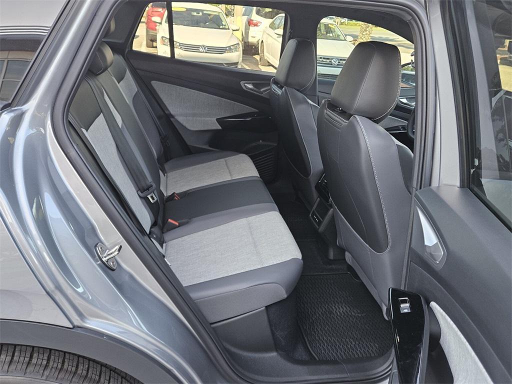 new 2025 Volkswagen ID.4 car, priced at $45,270