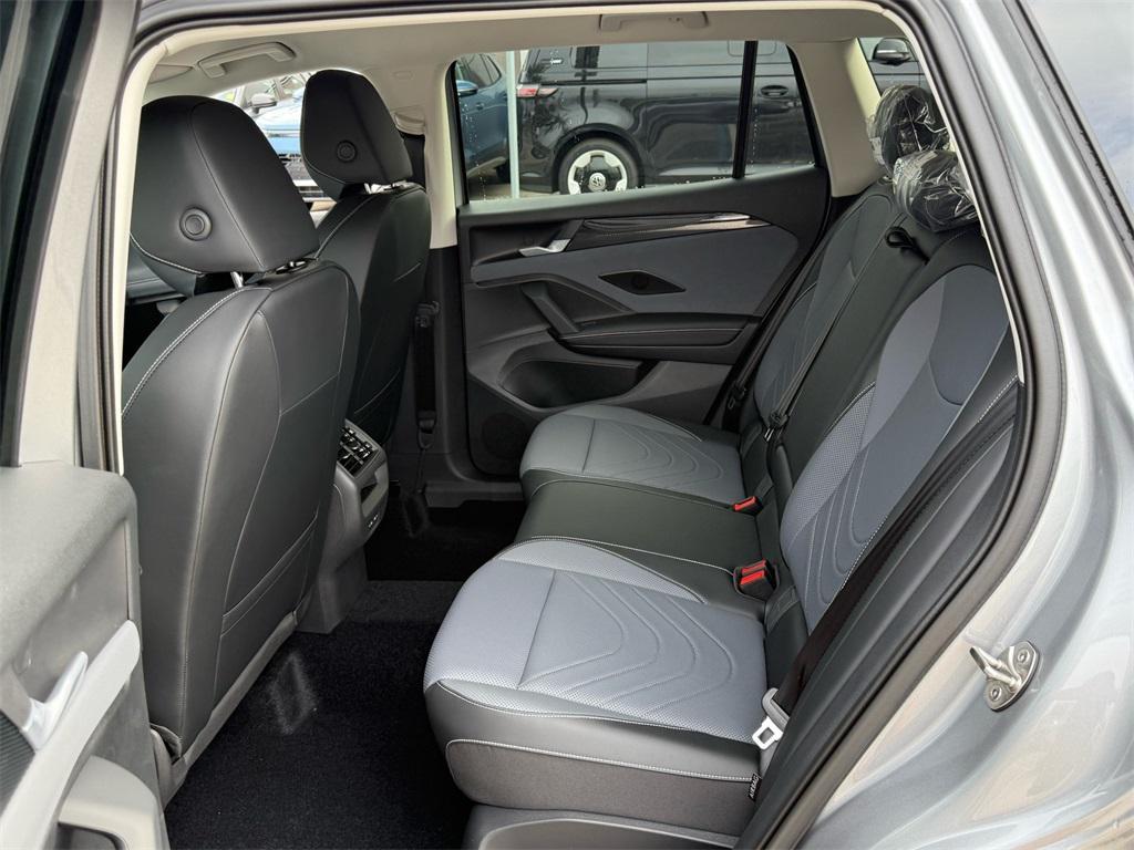 new 2025 Volkswagen Tiguan car, priced at $35,447