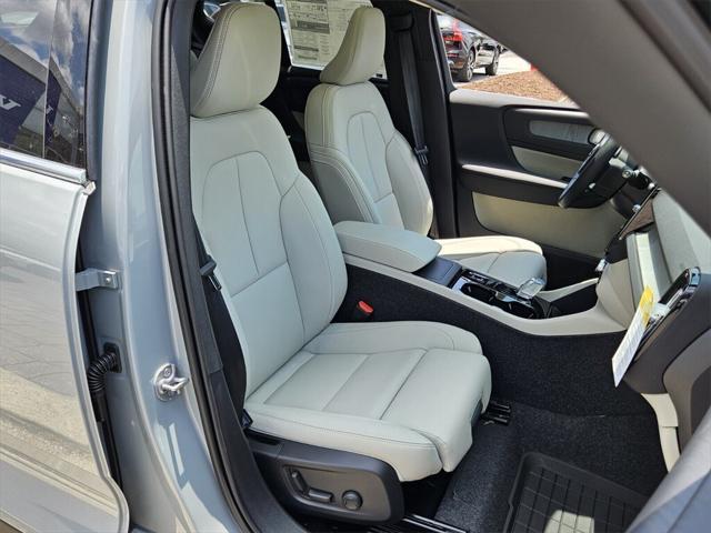 new 2025 Volvo XC40 car