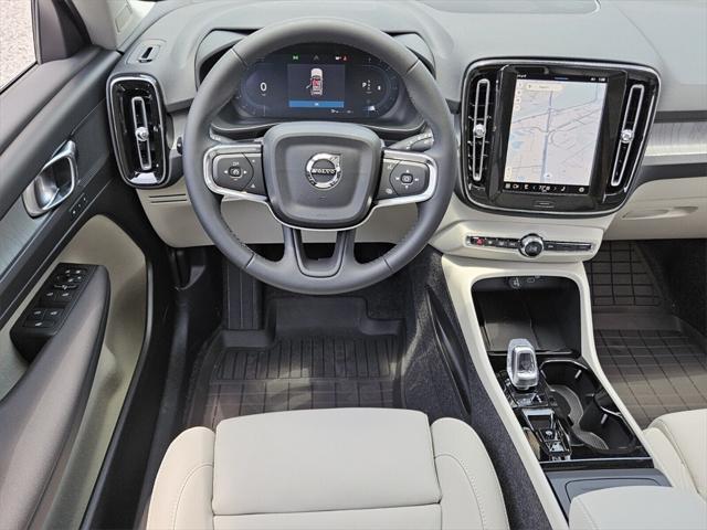 new 2025 Volvo XC40 car