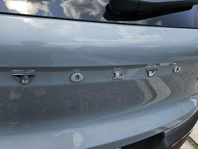 new 2025 Volvo XC40 car