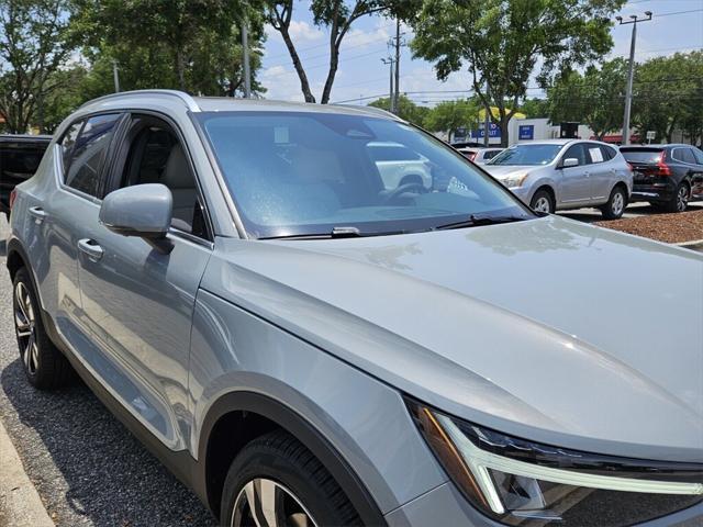new 2025 Volvo XC40 car