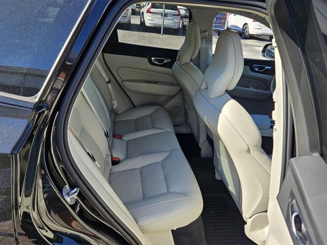 new 2025 Volvo XC60 car