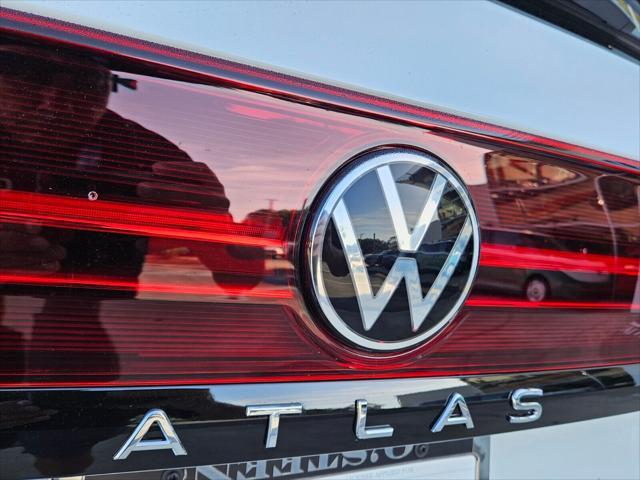 new 2025 Volkswagen Atlas car, priced at $50,341