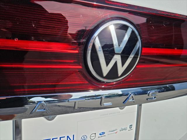 new 2025 Volkswagen Atlas car, priced at $49,010