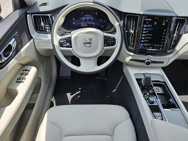 new 2025 Volvo XC60 car