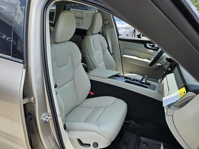 new 2025 Volvo XC60 car