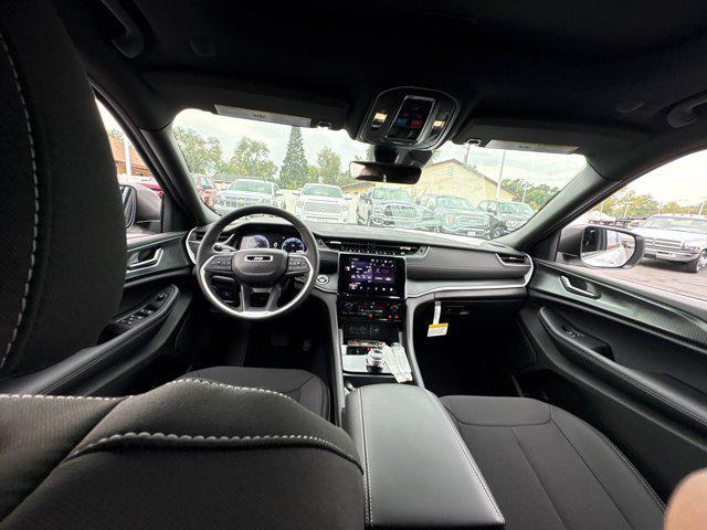 new 2025 Jeep Grand Cherokee car, priced at $38,320