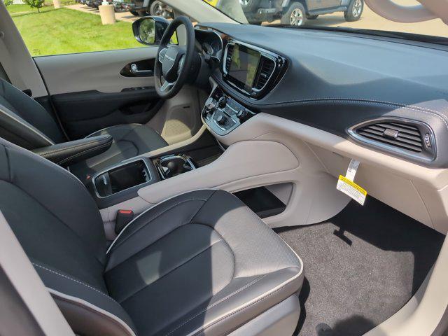 new 2024 Chrysler Pacifica car, priced at $45,052