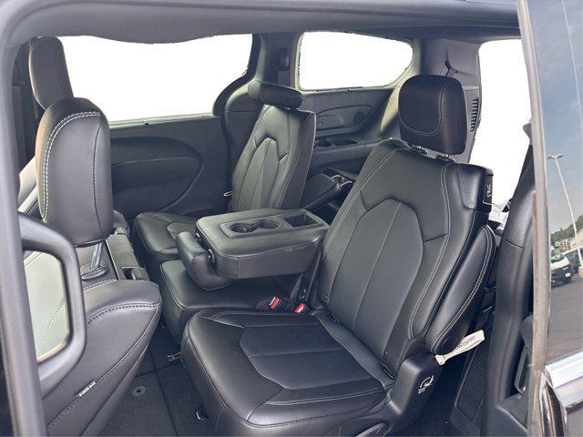 new 2025 Chrysler Pacifica car, priced at $45,260