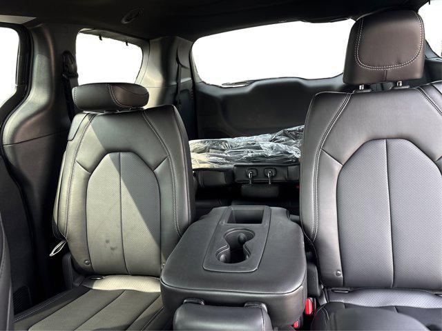new 2025 Chrysler Pacifica car, priced at $45,260