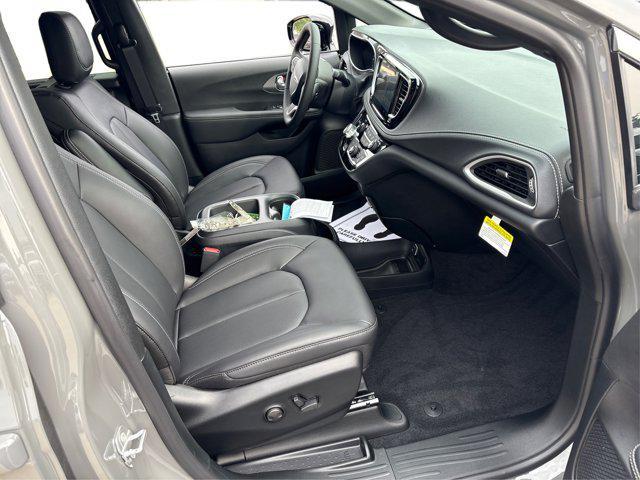 new 2025 Chrysler Pacifica car, priced at $50,493