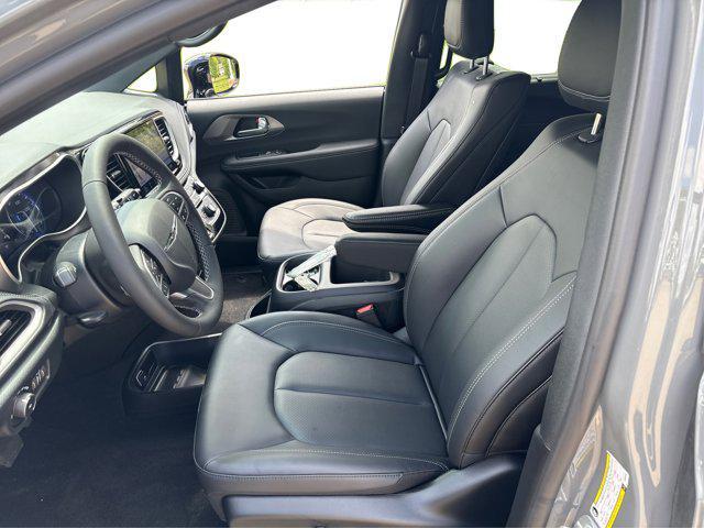 new 2025 Chrysler Pacifica car, priced at $44,760