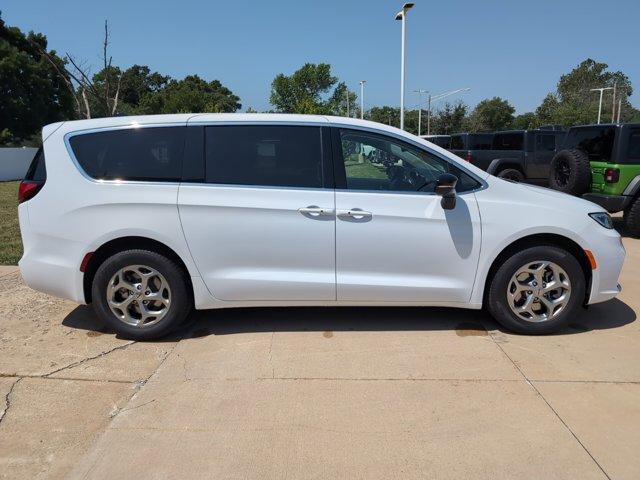 new 2024 Chrysler Pacifica car, priced at $53,626