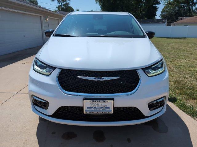 new 2024 Chrysler Pacifica car, priced at $53,626