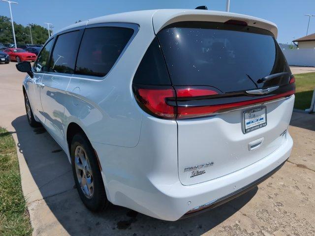 new 2024 Chrysler Pacifica car, priced at $53,626