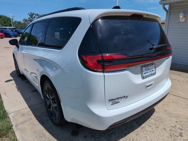 new 2024 Chrysler Pacifica car, priced at $44,620
