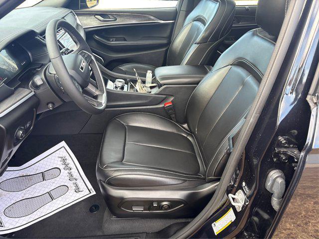 used 2024 Jeep Grand Cherokee car, priced at $38,995