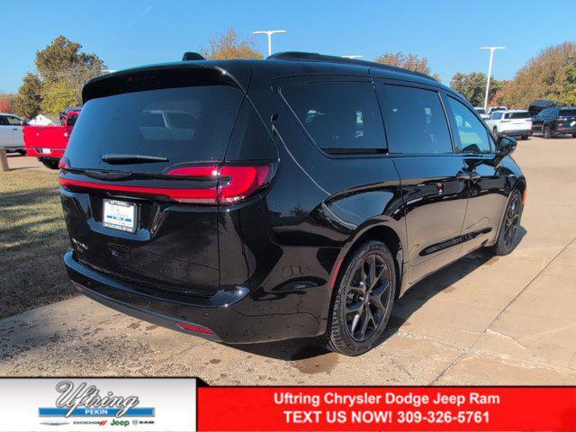 new 2024 Chrysler Pacifica car, priced at $44,040