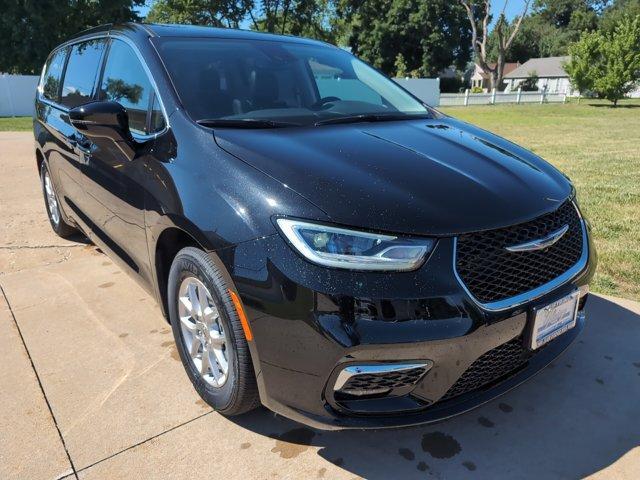 new 2024 Chrysler Pacifica car, priced at $41,858