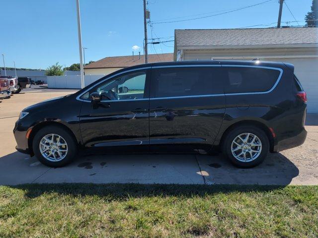 new 2024 Chrysler Pacifica car, priced at $41,858