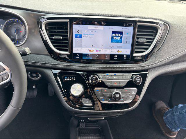 new 2025 Chrysler Pacifica car, priced at $38,725