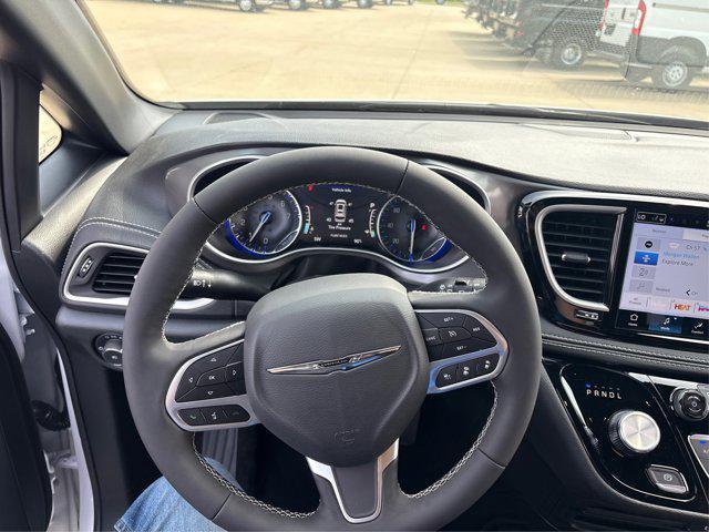 new 2025 Chrysler Pacifica car, priced at $38,725