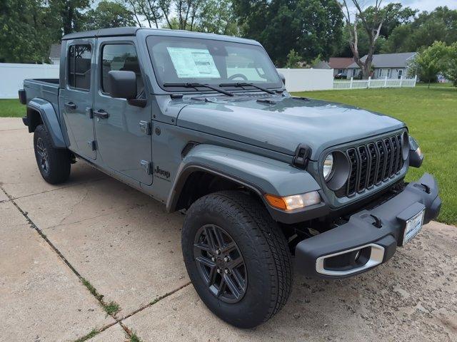 new 2024 Jeep Gladiator car, priced at $45,577