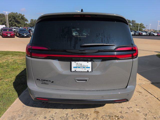 new 2024 Chrysler Pacifica car, priced at $40,432