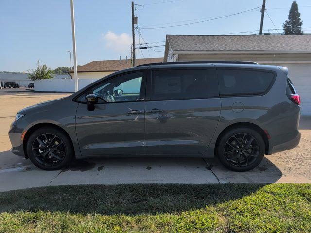 new 2024 Chrysler Pacifica car, priced at $40,432