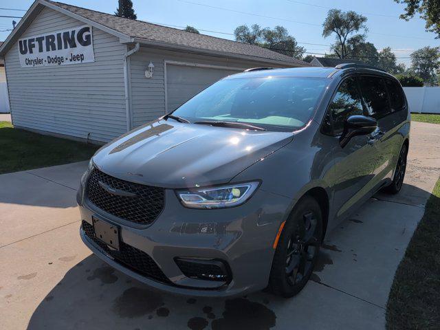 new 2024 Chrysler Pacifica car, priced at $40,432