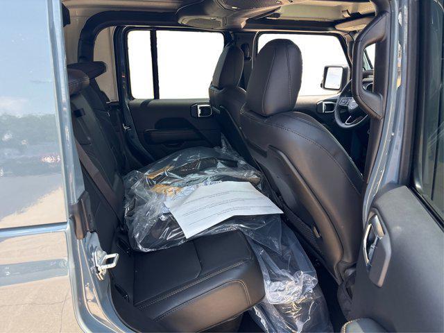 new 2025 Jeep Gladiator car, priced at $45,327