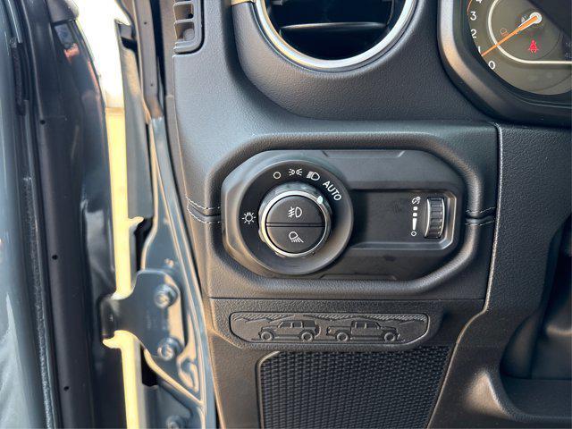 new 2025 Jeep Gladiator car, priced at $45,327