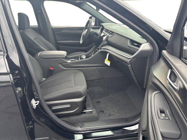 new 2025 Jeep Grand Cherokee car, priced at $37,170