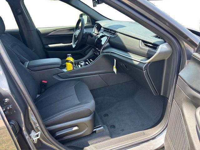 new 2025 Jeep Grand Cherokee car, priced at $45,165