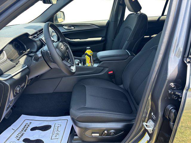 new 2025 Jeep Grand Cherokee car, priced at $45,165