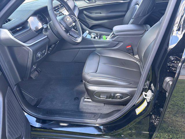 new 2025 Jeep Grand Cherokee car, priced at $46,189