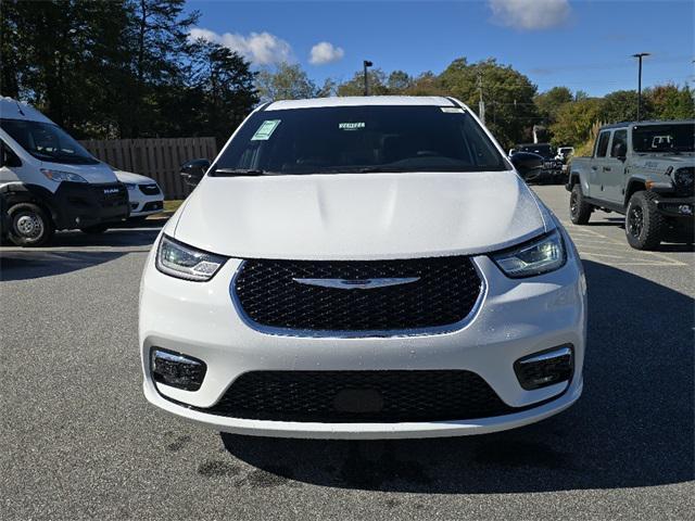 new 2026 Chrysler Pacifica car, priced at $43,197