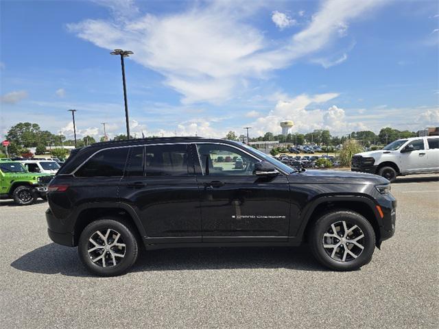 new 2025 Jeep Grand Cherokee car, priced at $43,646