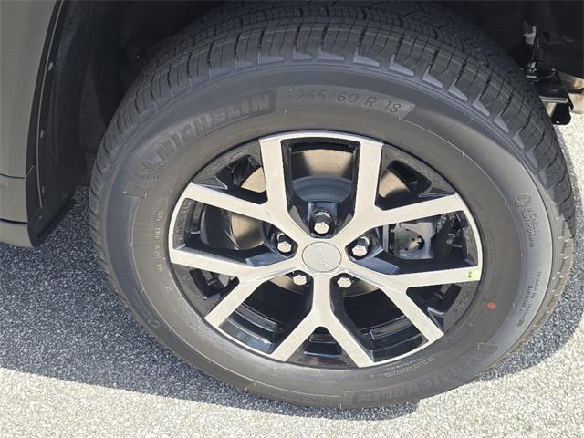 new 2025 Jeep Grand Cherokee car, priced at $43,646