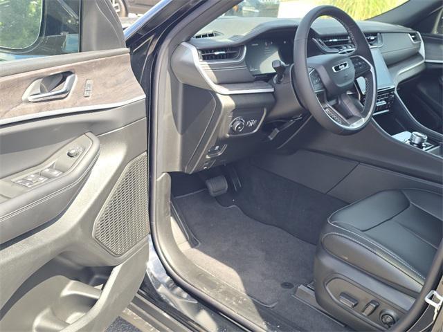 new 2025 Jeep Grand Cherokee car, priced at $43,646