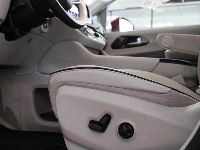 used 2021 Chrysler Pacifica car, priced at $26,000