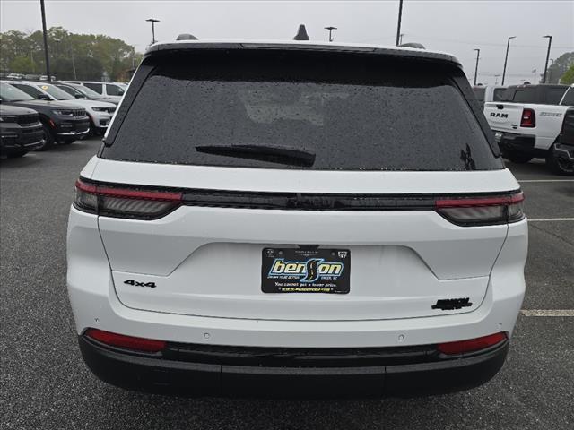 new 2025 Jeep Grand Cherokee car, priced at $42,621