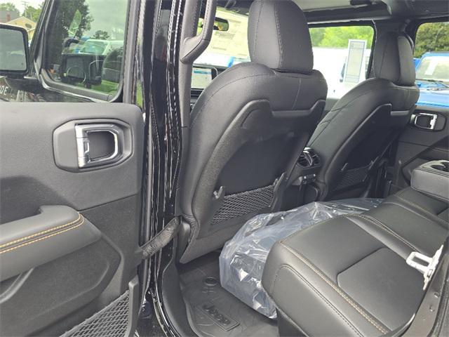 new 2025 Jeep Gladiator car, priced at $46,550