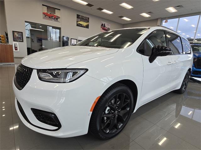 new 2026 Chrysler Pacifica car, priced at $52,385